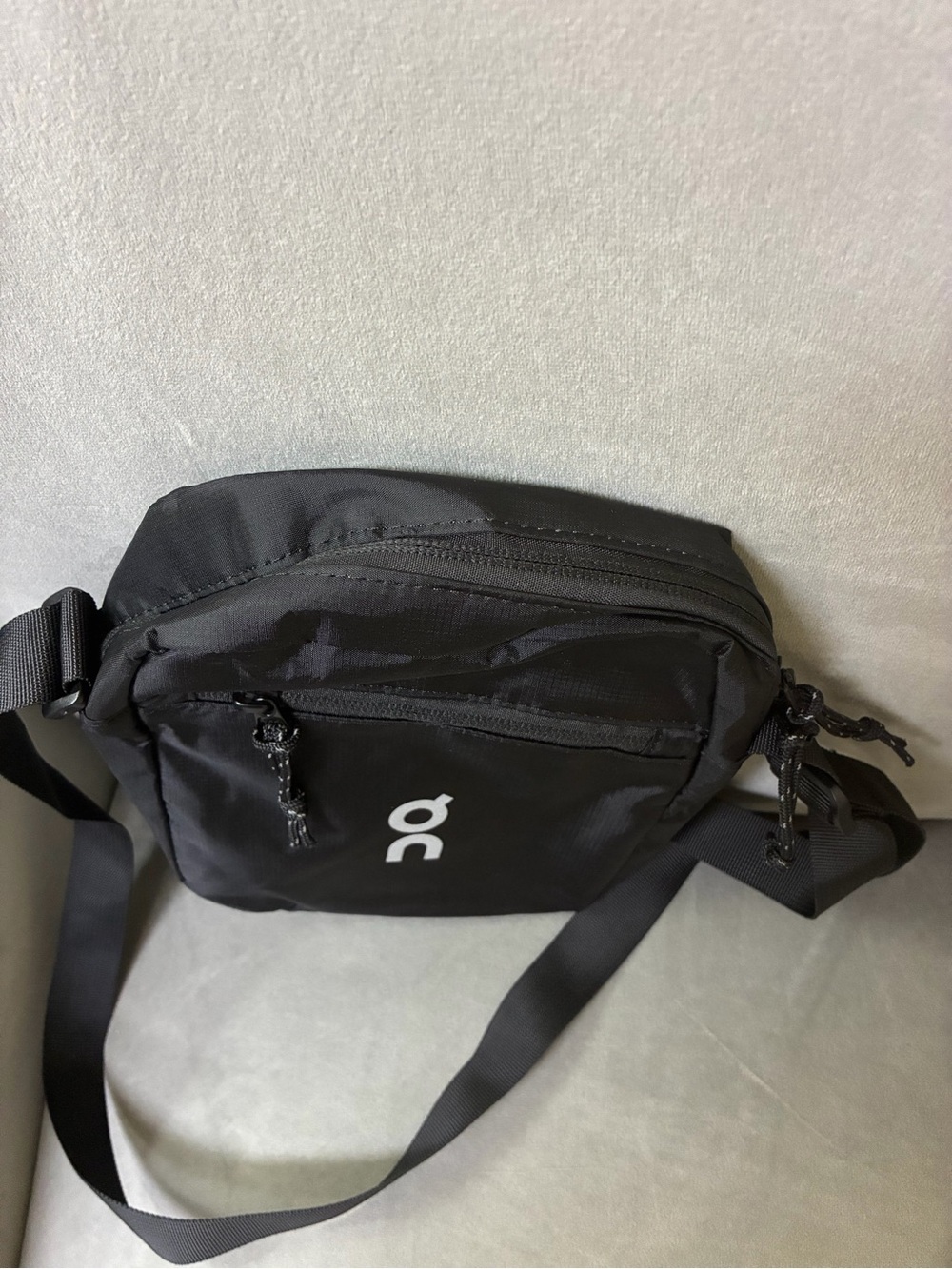 On Running Black Crossbody Belt Bag for Men - Picture 4 of 6